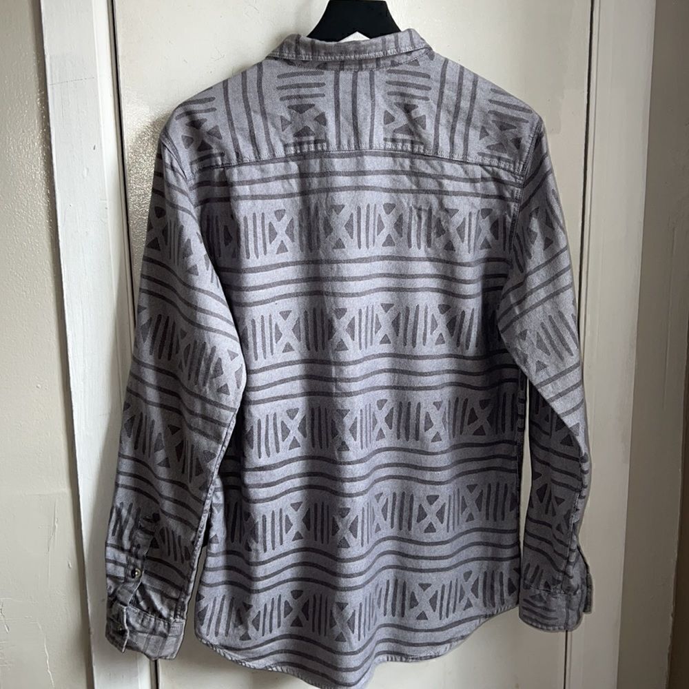 MODERN AMUSEMENT Light Grey Geometric Print Flannel Shirt-L - Picture 4 of 9